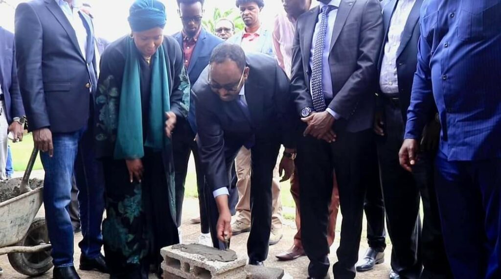 Video:-Madaxweyne Deni oo dhagax dhigay dhisme cusub Oo lagu kordhinayo Safaarada Zambia
