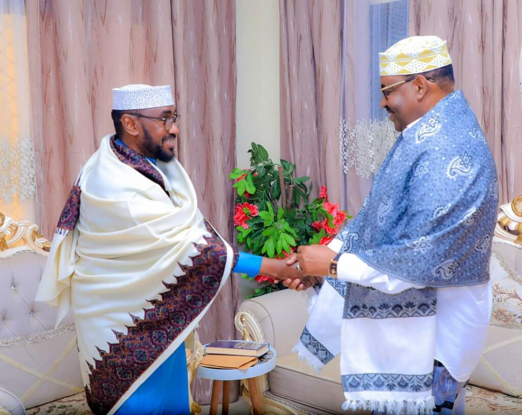 Deni oo kusoo hungoobay booqashadii Hoyga Boqorka iyo Isimada Bari