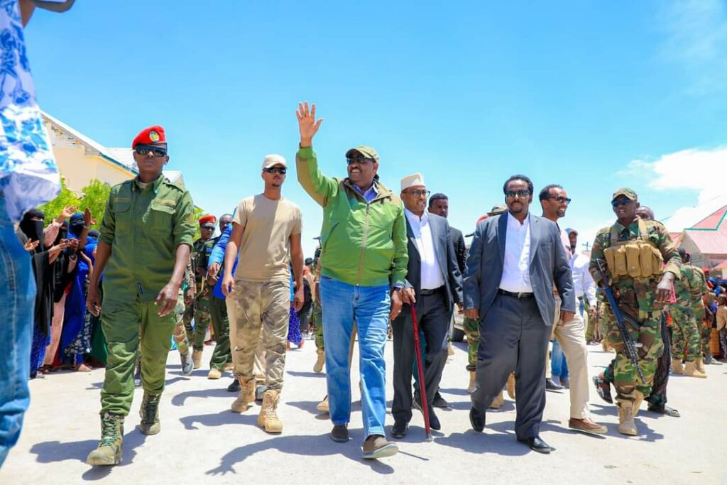 Madaxweyne Deni iyo weftigiisii oo lagu soo dhaweeyay Ceel-daahir