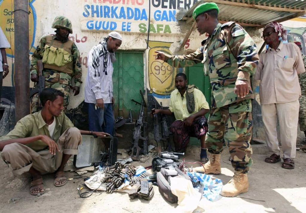 Miyaa Somaliya laga qaadayaa Cunaqabataynta Hubka?