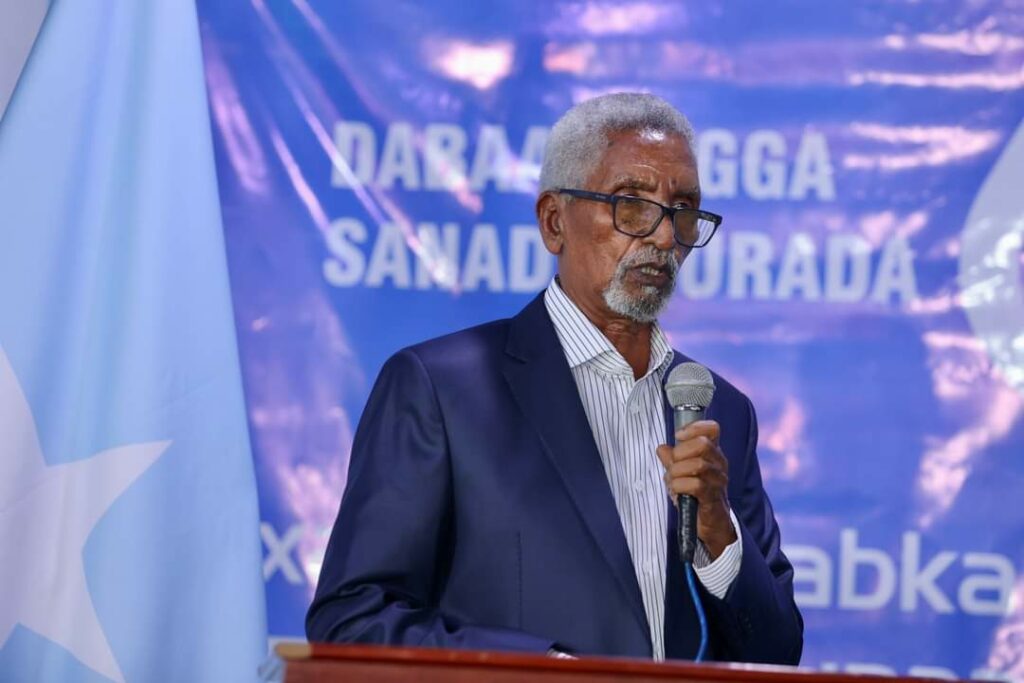 Video:-Cabdi-xaashi oo si la mid ah Xasan Sh. Weerar ku qaaday Beesha Daarood.