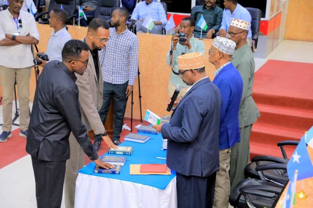 Xildhibaanada cusub Ee Baarlamaanka Puntland oo si rasmi ah loo dhaariyay