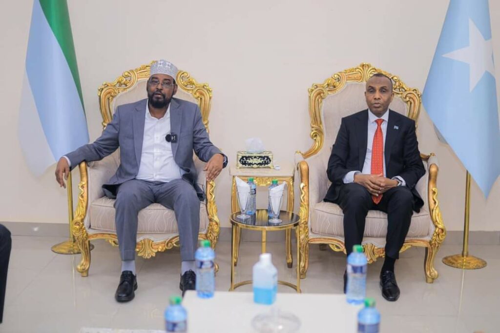 Maxay tahay sababta Axmed Madoobe iyo Xamse uga qaybgalayn Caleema saarka MW Deni?