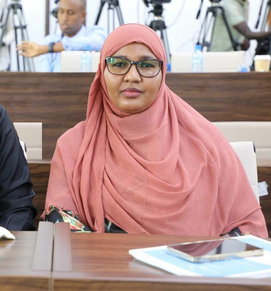 Shalay Waxay Ahayd Qabuurihii Reer Macalin Nuur Iyo Dab-damiska