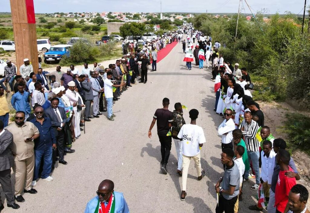 Muuse Biixi si layaab leh loogu soo dhaweeyay Awdal