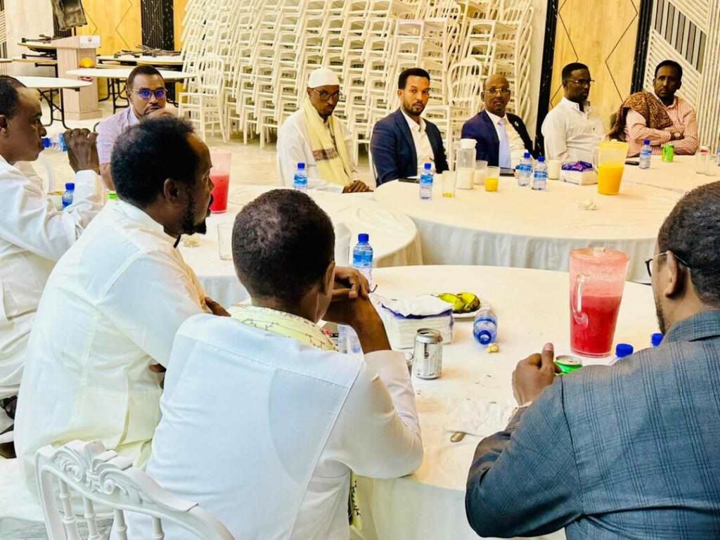 Xildhibaanada iyo Siyaasiinta Beesha Hawiye oo soo saaray go’aamo ay kaga soo horjeedaan Xasan Sh.