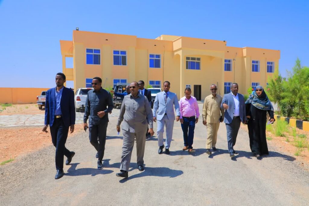 Seneterada iyo Xildhibaanada Labada Aqal Ee Fadaraalka oo kormeeray Wasaaradaha muhiimka ah Ee PL