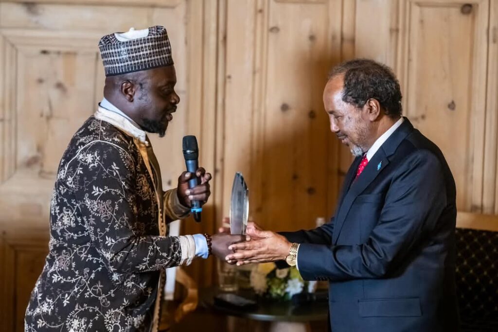 Maxay ahayd Lacagta Xasan Shiikh looga xayiray Switzerland?