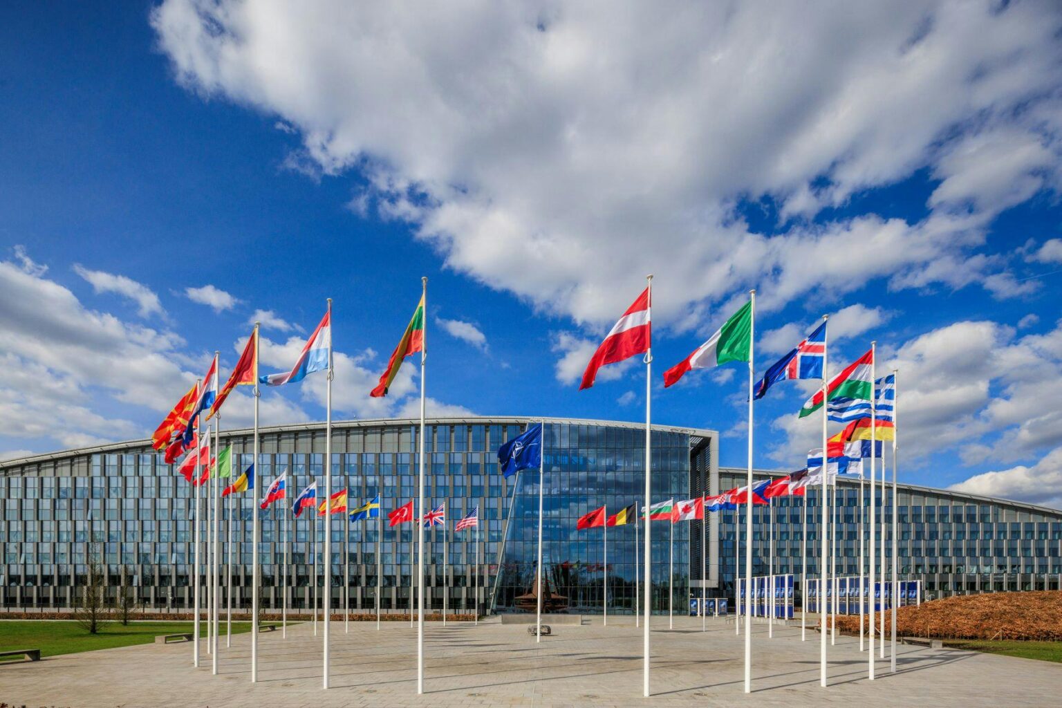 Hogaamiyayaasha Nato oo aqbalay dalabkii Mw Trump