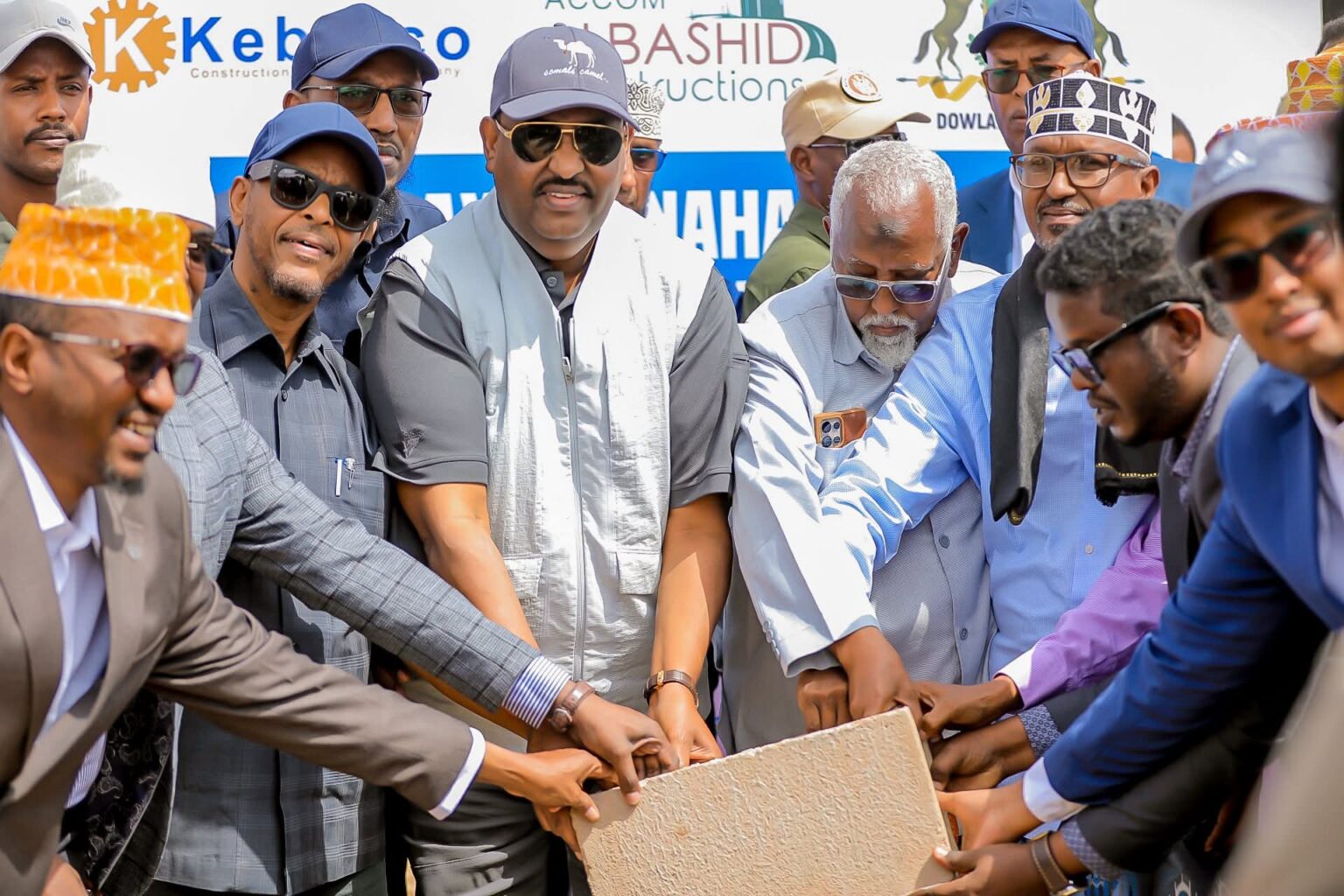 Madaxweyne Deni oo Dhagax-dhigay Wadada Galkacyo-Xarfo