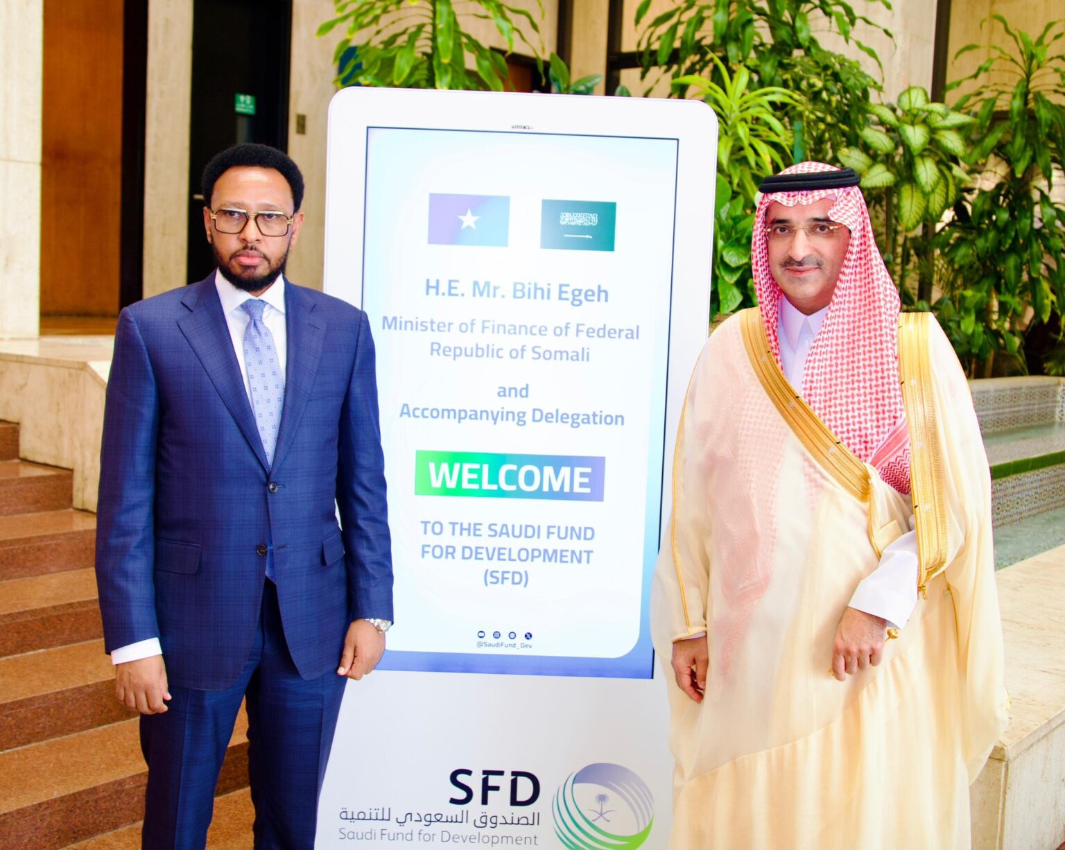 Baanka Aduunka oo ku goodiyay in uu joojinayo wada shaqaynta DFS