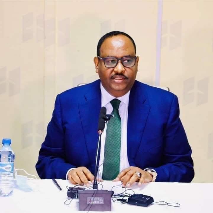 Madaxweyne Deni oo fariin adag udiray Xasan Shiikh.