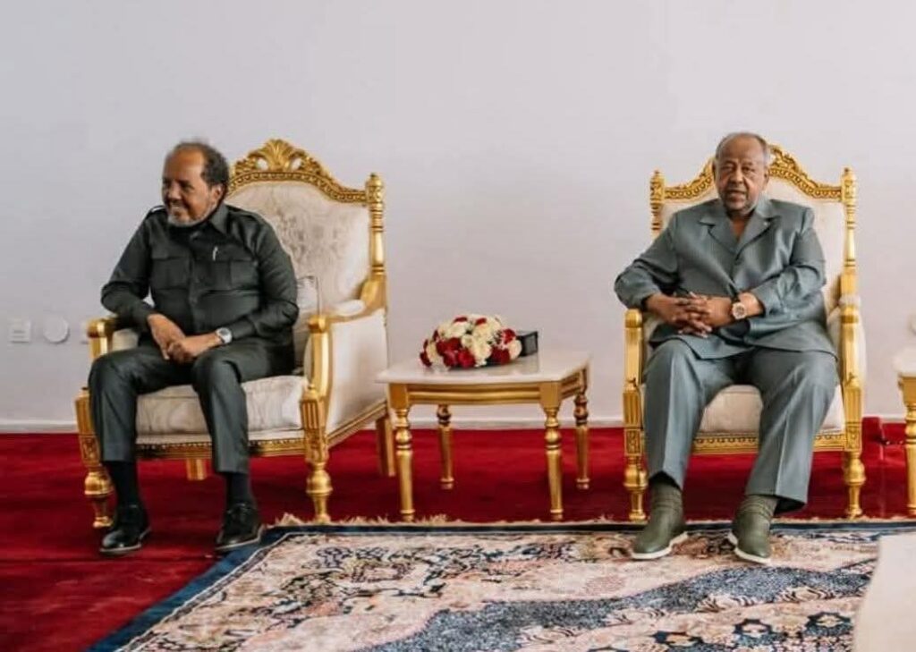 Faallo:-Maxaa sababay in Xasan Shiikh celiyo ilaalada Axmed iyo Deni?