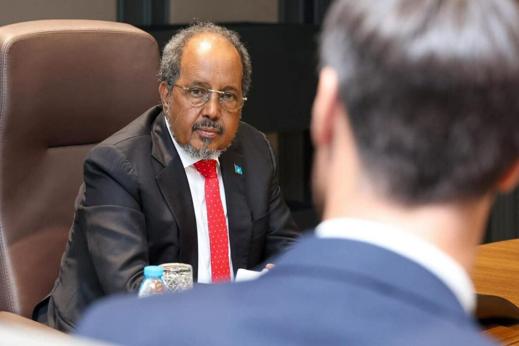 Beesha caalamka Oo si adag ugu digtay Xasan Shiikh