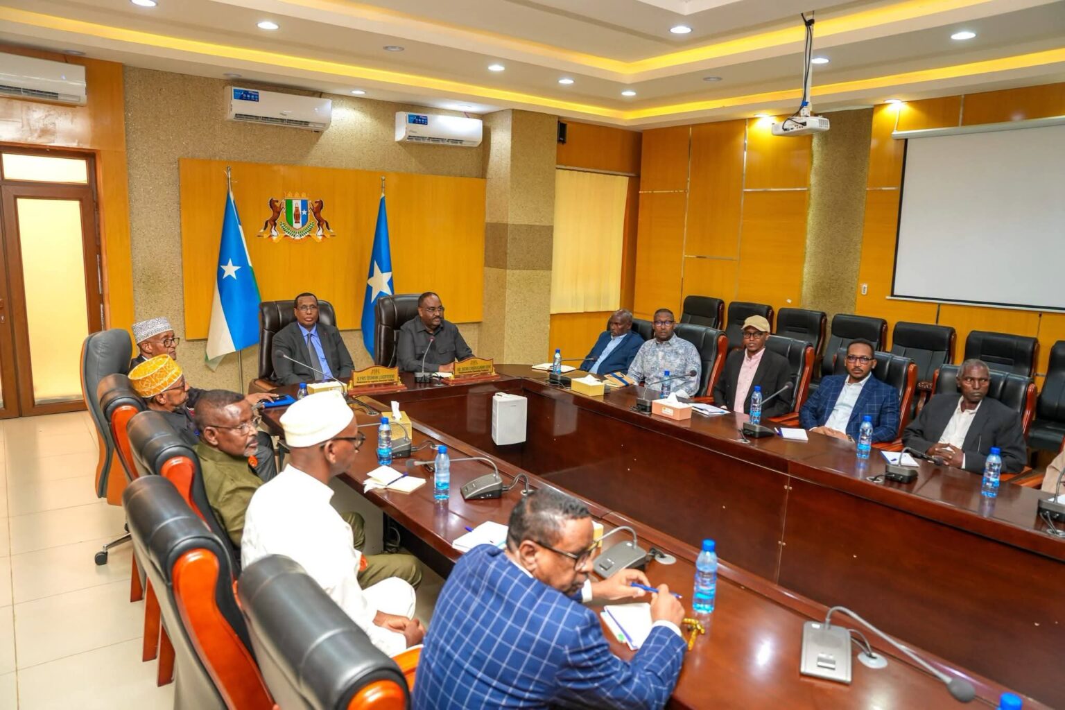 Madaxweyne Deni oo kulan la qaatay Hay’addaha Garsoorka
