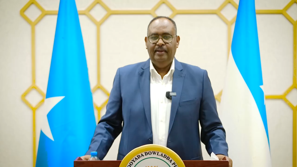 Madaxweyne Deni “Dekedda Boosaaso ma xirna, ma jirto canshuur kordhin”