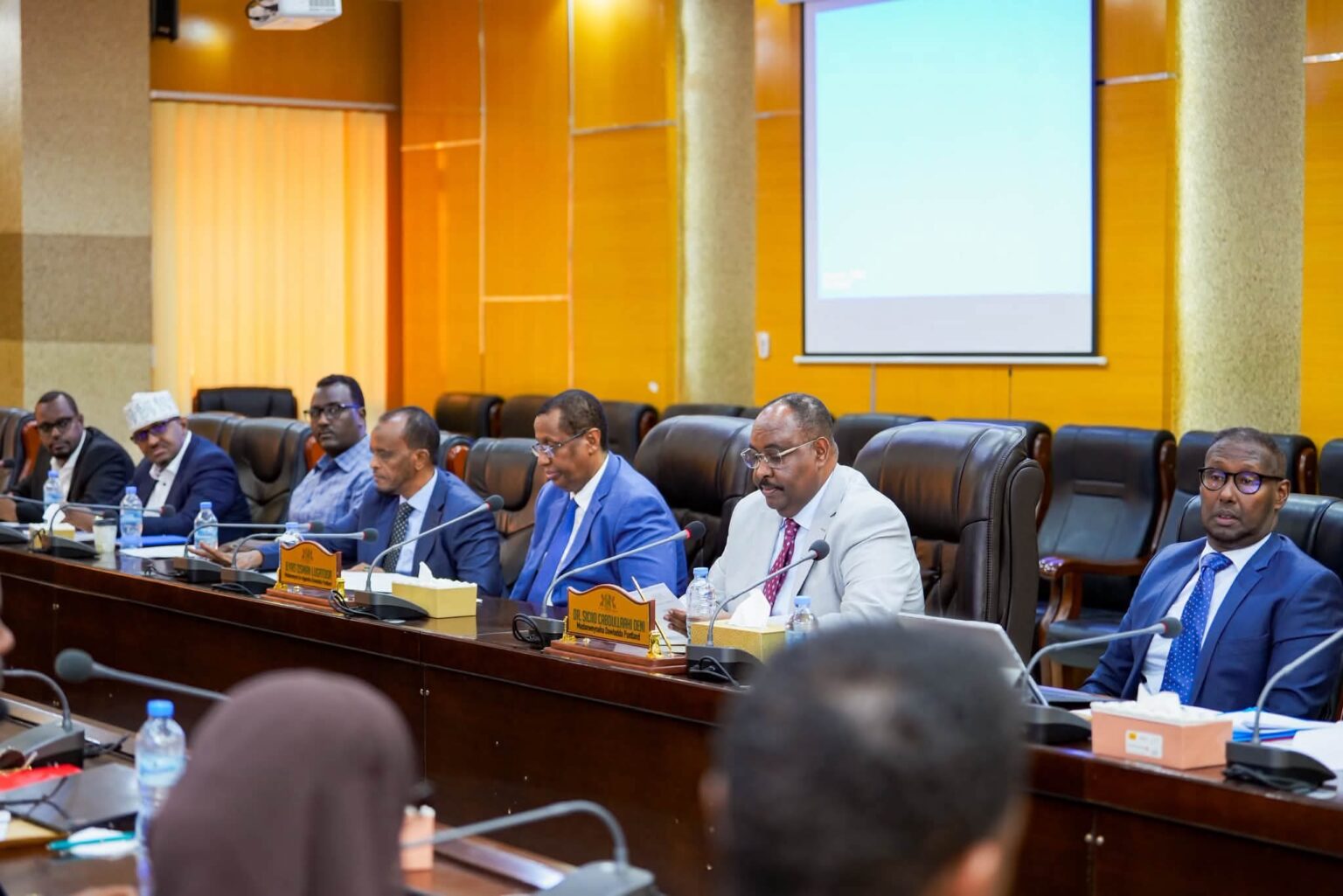 Madaxweyne Deni oo la kulmay masuuliyiinta Wasaaradda Maaliyadda Puntland